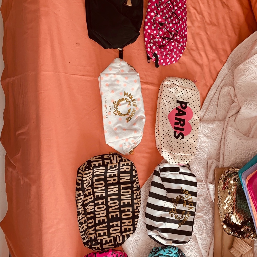 Multiple makeup bags - Picture 3 of 5